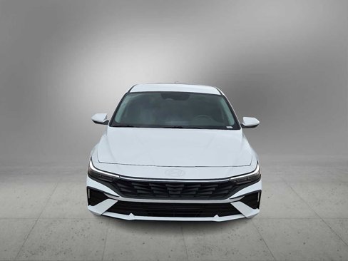 Certified 2025 Hyundai Elantra SE image 3
