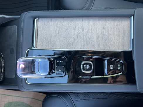 New 2026 Volvo XC90 B6 Plus image 24