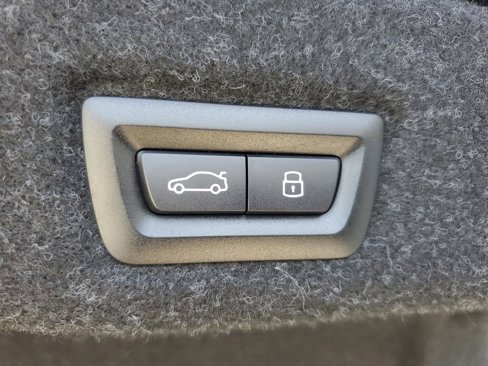 Used 2025 BMW i5 M60 w/ Premium Package image 6