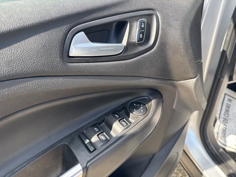 Used 2015 Ford Escape SE image 12
