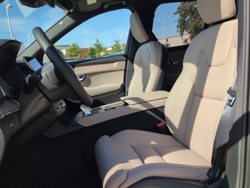 New 2026 Volvo XC90 B6 Ultra image 13