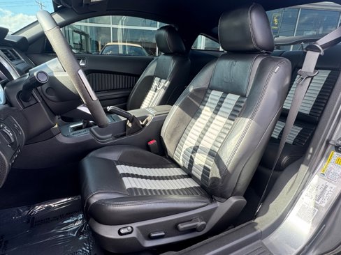 Used 2010 Ford Mustang Shelby GT500 image 2