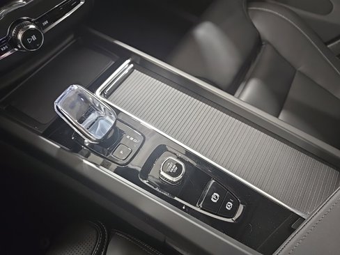 New 2026 Volvo XC60 B5 Ultra w/ Climate Package image 12