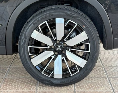 New 2025 Mitsubishi Outlander SE image 16