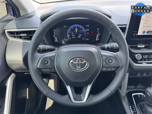Used 2024 Toyota Corolla Cross XLE image 11