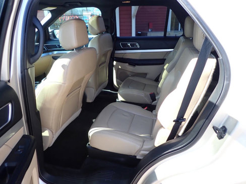 Used 2017 Ford Explorer XLT w/ Equipment Group 202A image 8