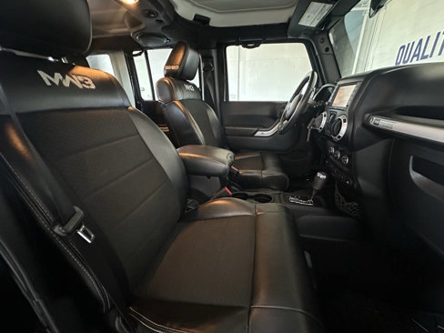 Used 2012 Jeep Wrangler Unlimited Rubicon image 23