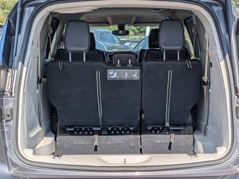 Used 2019 Chrysler Pacifica Touring-L image 31