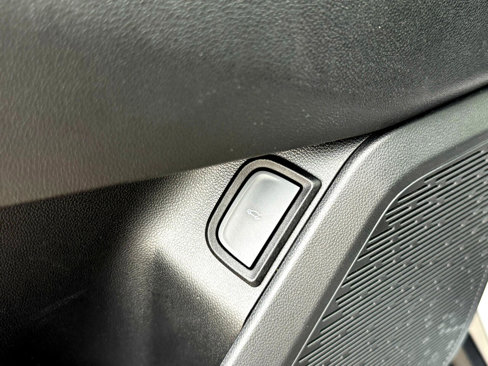 Used 2025 Chevrolet Equinox LT w/ Convenience Package II image 11