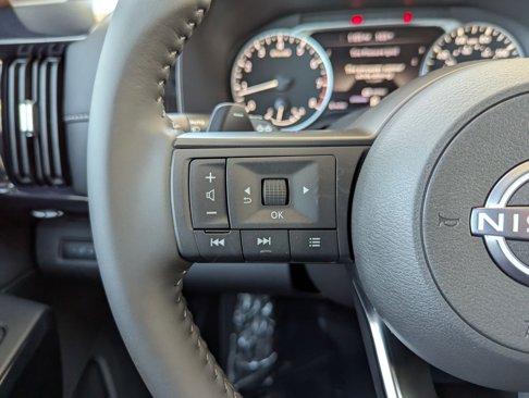 New 2025 Nissan Pathfinder SV image 14