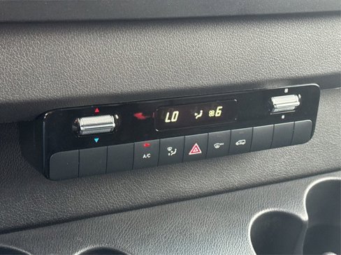 Used 2024 Mercedes-Benz Sprinter 2500 w/ Acoustic Package image 31