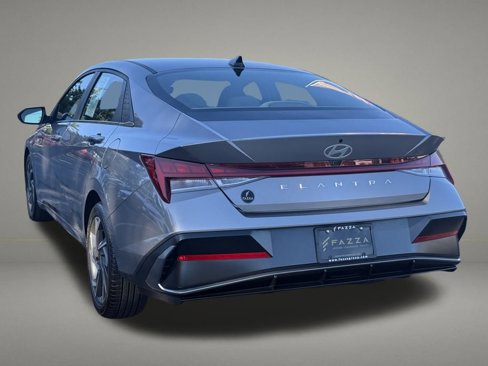 Used 2024 Hyundai Elantra SEL w/ Convenience Package image 3