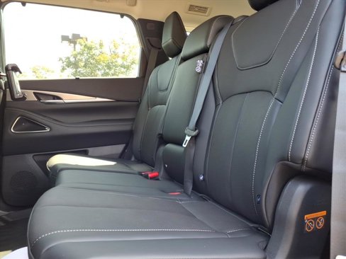 New 2026 INFINITI QX60 Luxe w/ Family Package image 24
