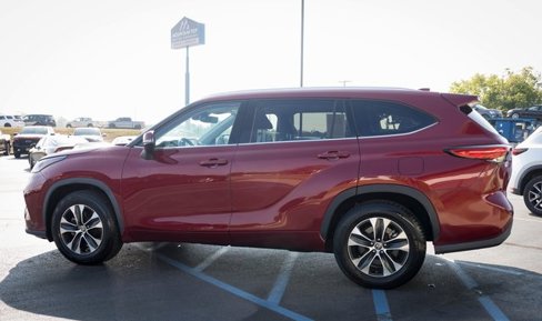 Used 2020 Toyota Highlander XLE image 25