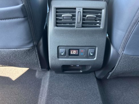 New 2025 Mitsubishi Outlander SEL image 9