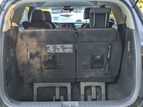 Used 2024 Kia Carnival LX image 30