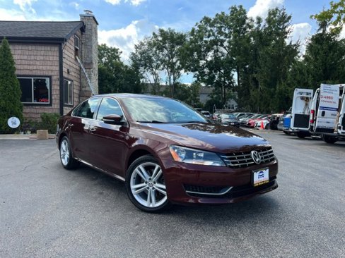 Used 2014 Volkswagen Passat 1.8T SE image 1
