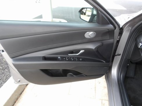 Used 2024 Hyundai Elantra Limited image 22