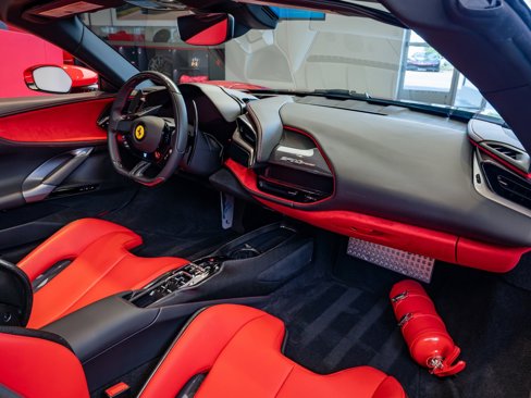 Used 2023 Ferrari SF90 Spider image 17