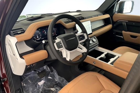 New 2025 Land Rover Defender 130 X-Dynamic SE image 6