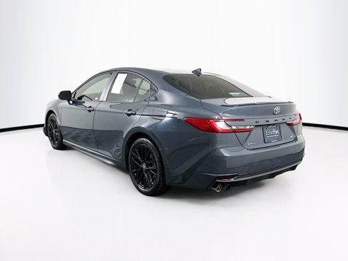 Used 2025 Toyota Camry SE image 5