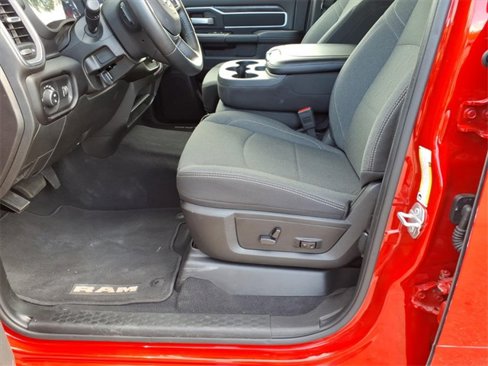 Used 2024 RAM 2500 Big Horn w/ Sport Appearance Package image 11