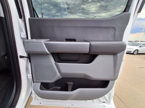 New 2025 Ford F550 4x4 Crew Cab image 24