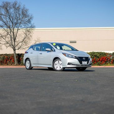 Used 2023 Nissan Leaf S image 1