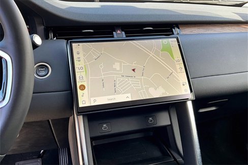 Used 2024 Land Rover Discovery Sport S image 5
