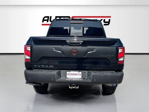 Used 2024 Nissan Titan PRO-4X image 6