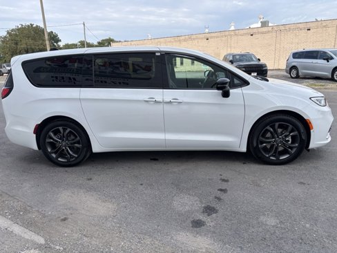 New 2026 Chrysler Pacifica Select image 8