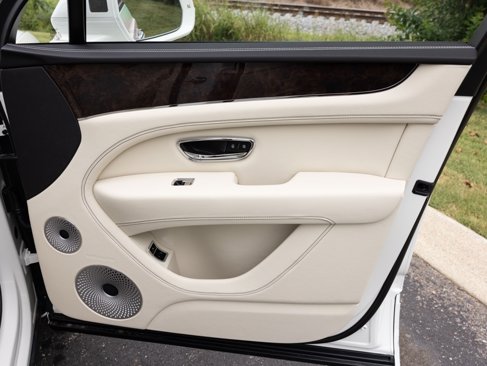 New 2025 Bentley Bentayga image 55