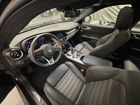 New 2025 Alfa Romeo Giulia AWD w/ Driving Assist Package image 5
