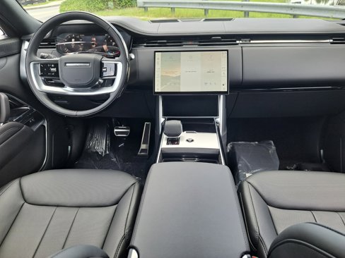 New 2025 Land Rover Range Rover SE image 4