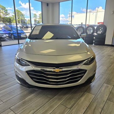 Used 2020 Chevrolet Malibu LT image 2