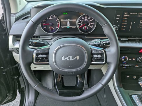 Used 2024 Kia Carnival LX image 19