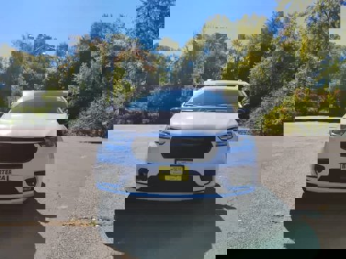 New 2026 Chrysler Pacifica Select image 2