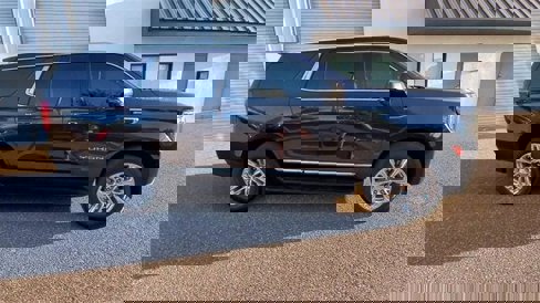 Used 2023 GMC Yukon SLT w/ SLT Premium Package image 10
