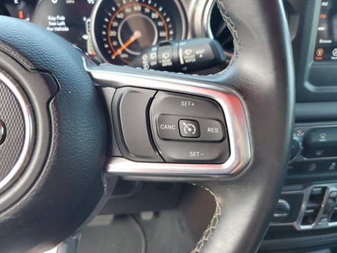 Used 2018 Jeep Wrangler Unlimited Sahara image 29