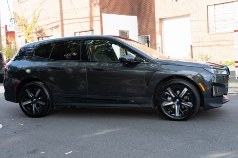 Used 2024 BMW iX xDrive50 image 2