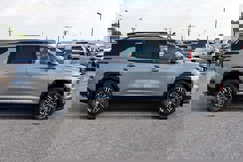 New 2026 Chevrolet Traverse LT w/ Driver Confidence Package image 3
