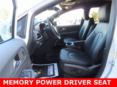 New 2026 Chrysler Pacifica Select image 17