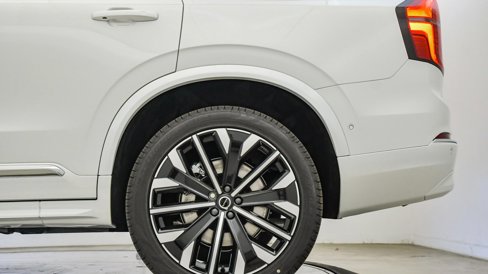 New 2025 Volvo XC90 T8 Plus w/ Protection Package Premier image 12