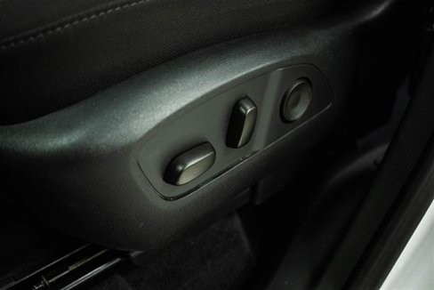 Used 2025 GMC Acadia Elevation image 16