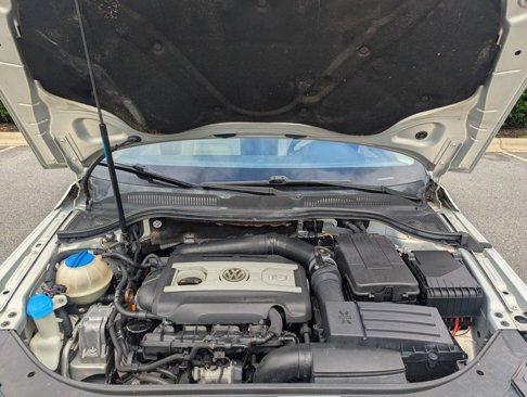 Used 2010 Volkswagen CC Luxury image 25