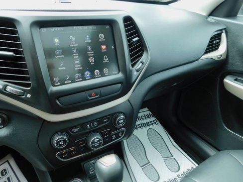 Used 2017 Jeep Cherokee Limited image 27