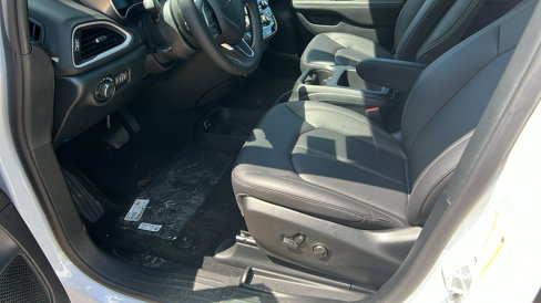 New 2026 Chrysler Voyager LX image 16