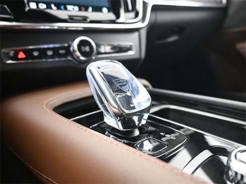 Used 2024 Volvo V90 B6 Cross Country Ultimate image 13