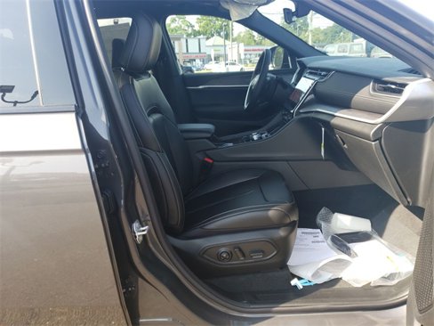 New 2025 Jeep Grand Cherokee Limited w/ Black Appearance Package image 34