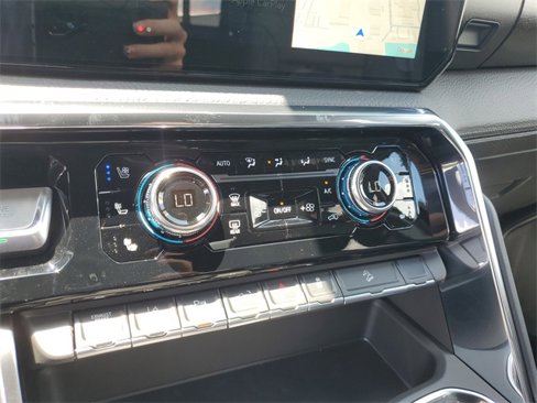 New 2025 GMC Sierra 2500 Denali w/ Denali Reserve Package image 13